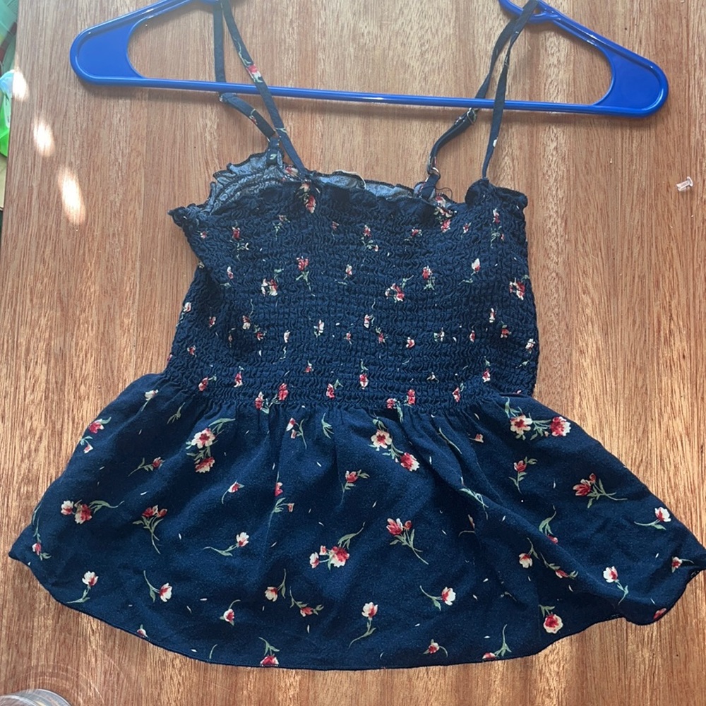 hollister blue top with flowers